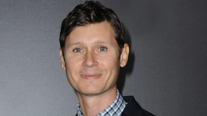 Netflix Picks Up New Comedy Aunt Roxie With Johnny Rosenthal, Ryan Reynolds, and Amy Williams Attached